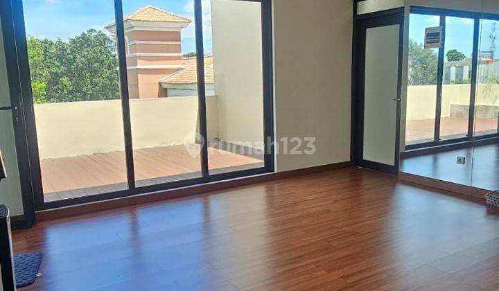 JUAL RUMAH HOEK & PRIVATE SWIMMING POOL Cluster The Lavender  2