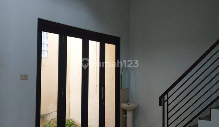 Jual Rumah  Unfurnished Lingkungan Elite Di Singgasana Pradana  2