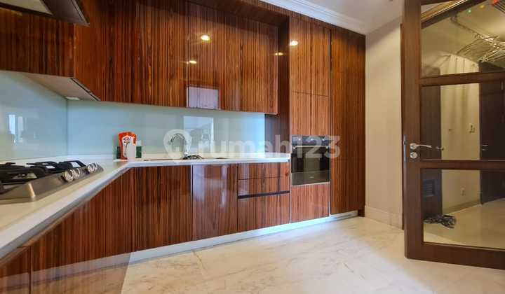 Botanica Apartment for Rent 2+1 studyroom Furnished Size 195m2 in South Jakarta 2