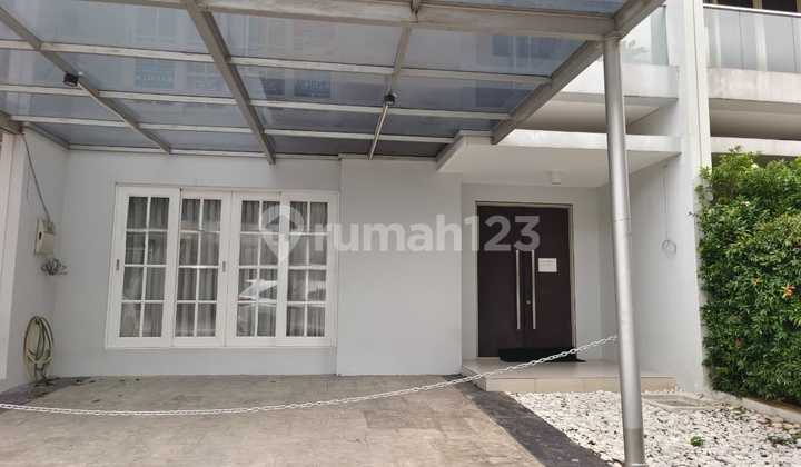 For Sale Golf Island PIK House in North Jakarta, luxurious furnishings and interior, size 8x25 m².