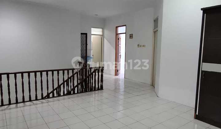 For Rent: Muara Karang Block 8 house, well-maintained, 200m² size, in North Jakarta. 2