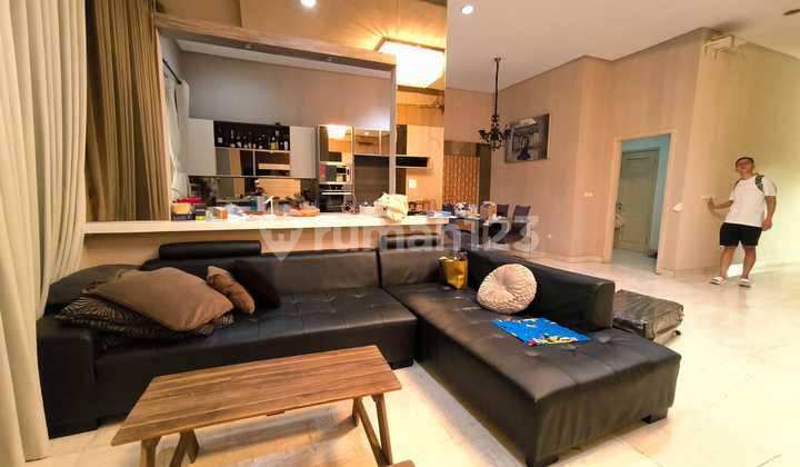 Disewa Rumah PIK Crown Golf Furnish Uk 8x24 m² at Jakarta Utara 
