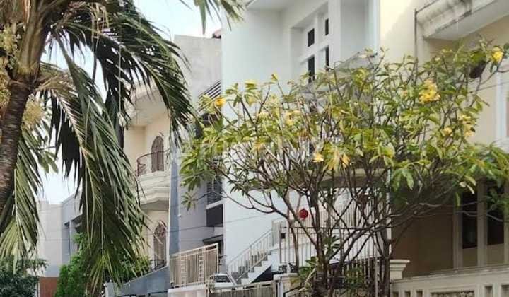 For Sale: PIK House 250m² Building, Minimalist Contractor Furnished in North Jakarta