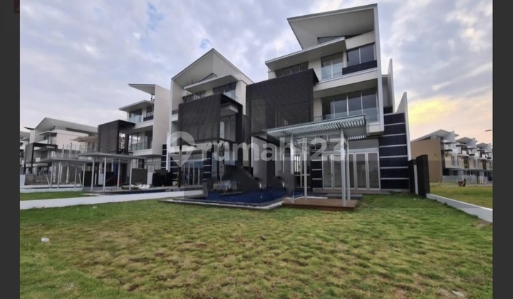 Dijual Rumah PIK The Mozart Uk 17x30 m² Sea n Golf View at Jakarta Utara 
 1