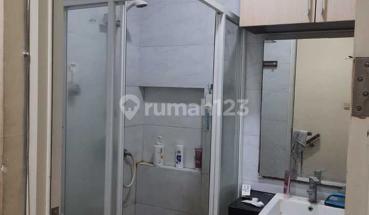 Dijual cepat rumah 2 lantai rapi dan strategis di Green lake city jakarta barat 1