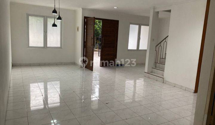 Disewakan Rumah Bagus Semi Furnish 8x15 di Komplek Daan Mogot Baru , Kalideres Jakarta Barat 1