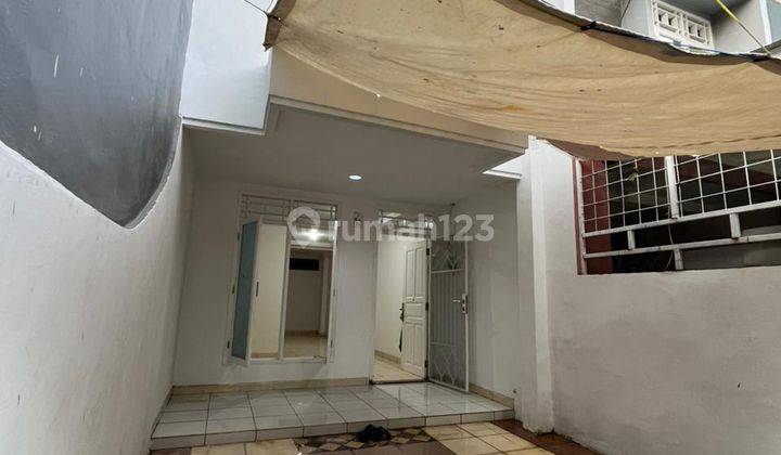 Disewakan Rumah 3 Lantai Baru Renovasi Full di Taman Palem Lestari Cengkareng Jakarta Barat 2