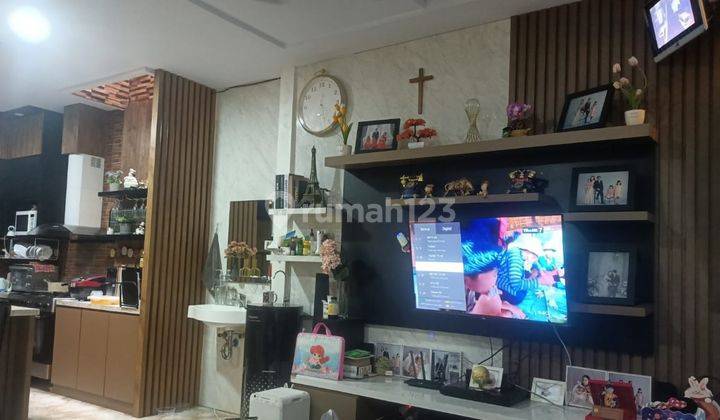 Rumah 3 Lantai Bagus Furnished SHM di Taman Palem, Jakarta Barat 2