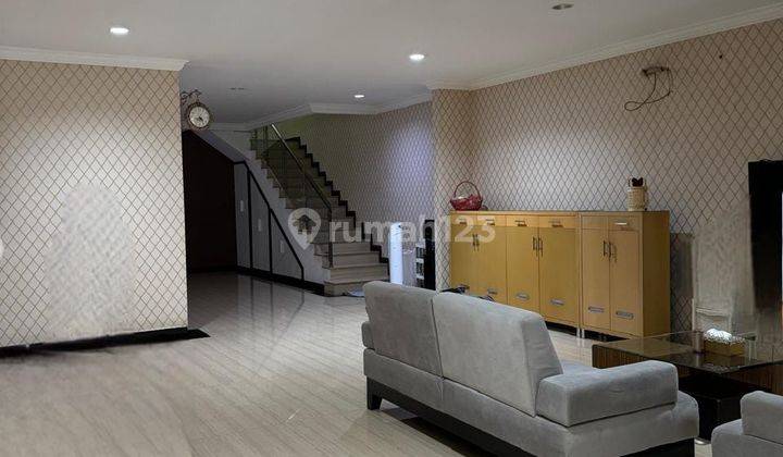 Rumah 3 Lantai Bagus Unfurnished SHM di Taman Surya, Jakarta Barat 1