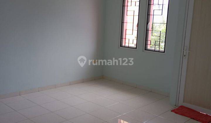 Disewakan Rumah Rapi Semi Furnish Siap Huni Uk 4,5x20 di Taman Surya, Pegadungan Jakarta Barat 2