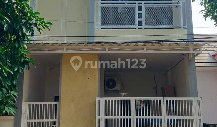 For Rent: Neat, Inhabitable Furnished House in Arcadia Complex, Daan Mogot, West Jakarta For Rent: Neat, Inhabitable Furnished House in Arcadia Complex, Daan Mogot, West Jakarta