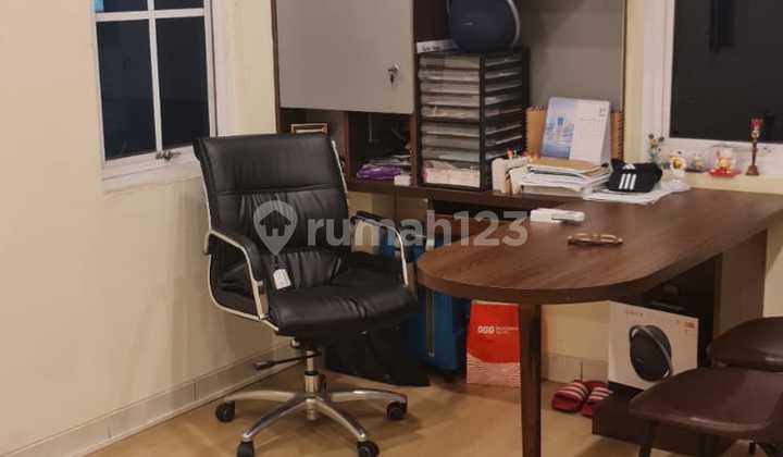 For quick sale, a very strategic 5-story corner shop house in Mutiara Taman Palem, Cengkareng, West Jakarta. For quick sale, a very strategic 5-story corner shop house in Mutiara Taman Palem, Cengkareng, West Jakarta.