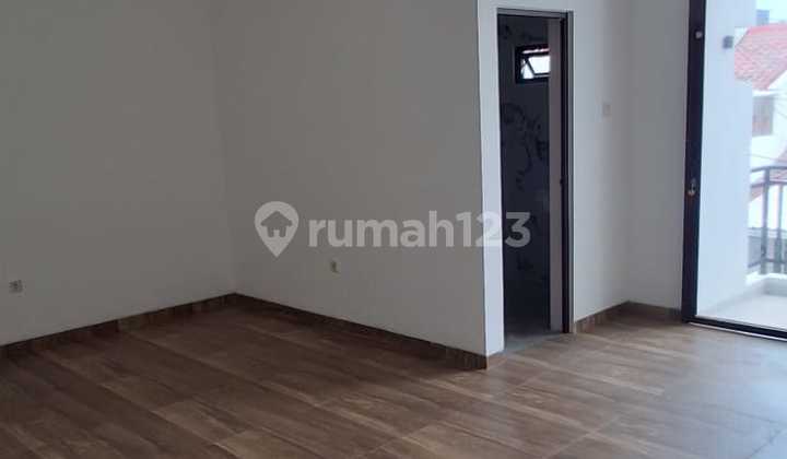 Dijual Rumah Brandnew 3 Lantai 6X16 di Citra Garden 3 Cengkareng Jakarta Barat