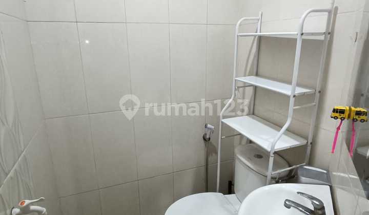 Disewakan rumah rapi banget furnish di permata taman palem pegadungan jakarta barat 2