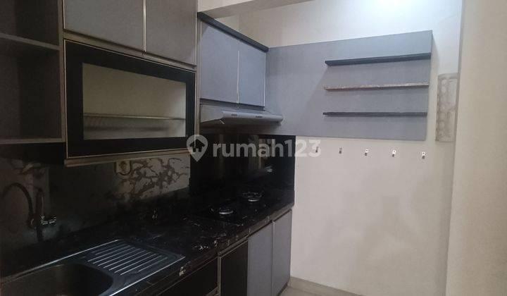 Disewakan rumah rapi siap huni semi furnish di royal palm taman surya 5 jakarta barat 1