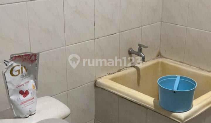 Dijual cepat rumah 2 lantai full bangunan rapi furnish dan bebas banjir di taman palem lestari cengkareng jakarta barat 2