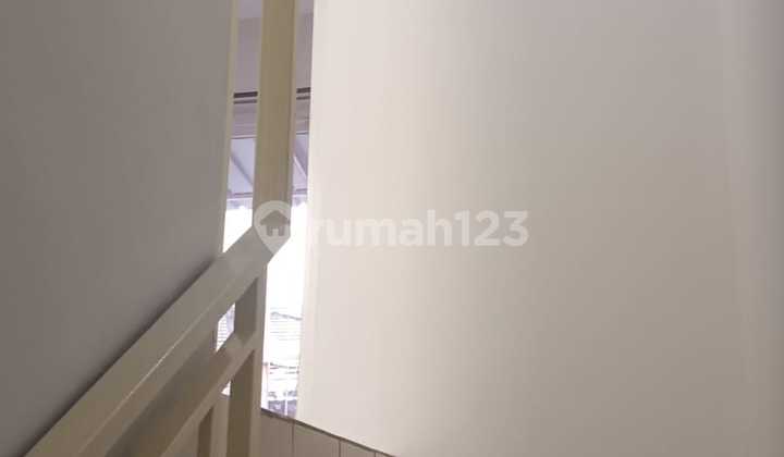 Dijual Cepat Rumah Rapi Semi Furnish di Golden Palm Cengkareng Jakarta Barat