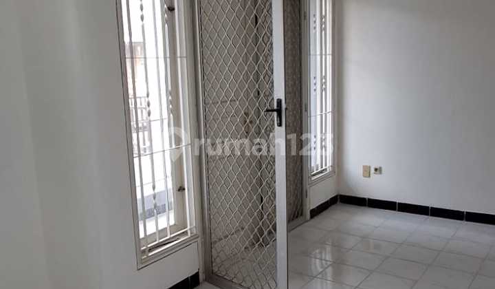 Dijual Rumah Terenovasi 2 Lantai Uk 6X15 di Taman Palem Lestari Cengkareng Jakarta Barat