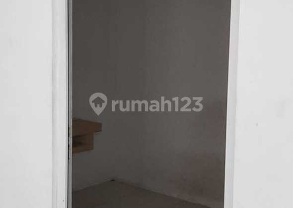 Dijual Cepat Rumah Rapi dan Furnish Uk 6X12,5 di Golden Palm Pegadungan Jakarta Barat 2