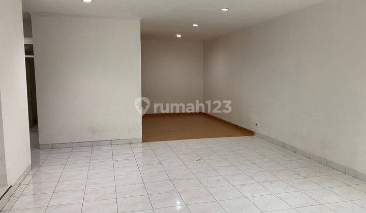 Disewakan Rumah Bagus Semi Furnish 8x15 di Komplek Daan Mogot Baru , Kalideres Jakarta Barat 2