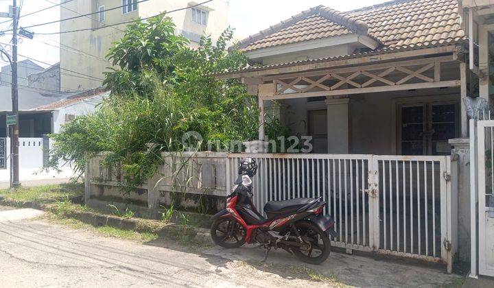 Dijual Rumah Sektor 6B di jalan utama, 1 lantai, Hoek 1