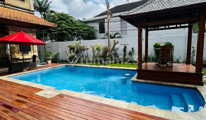 Disewakan VILA SUPER BESAR Gaya Bali - 5 Kamar Tidur di Canggu 1