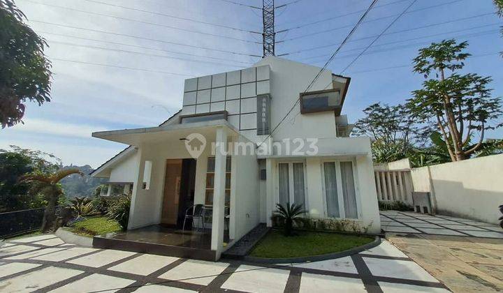 Rumah Villa Full Furnished di Kawasan Wisata Dago 1