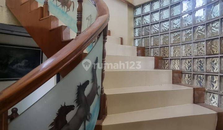 Kost Aktif Dan Kantor Bagus 3 Lantai di Soekarno Hatta 2