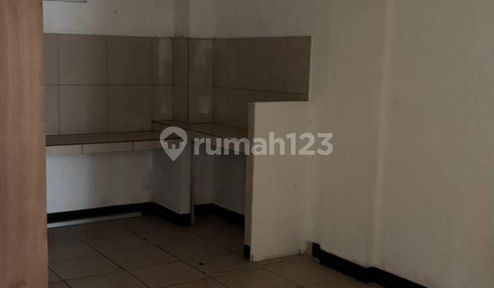 Cheap Ready-to-Use Shophouse Near Fresh Market, TKI, and Toll Road 2