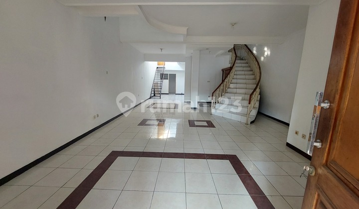 Rumah Siap Huni 3 Lt Bisa untuk Kantor di Kembar 1