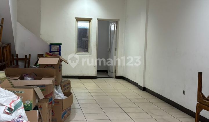 Cheap Ready-to-Use Shophouse Near Fresh Market, TKI, and Toll Road