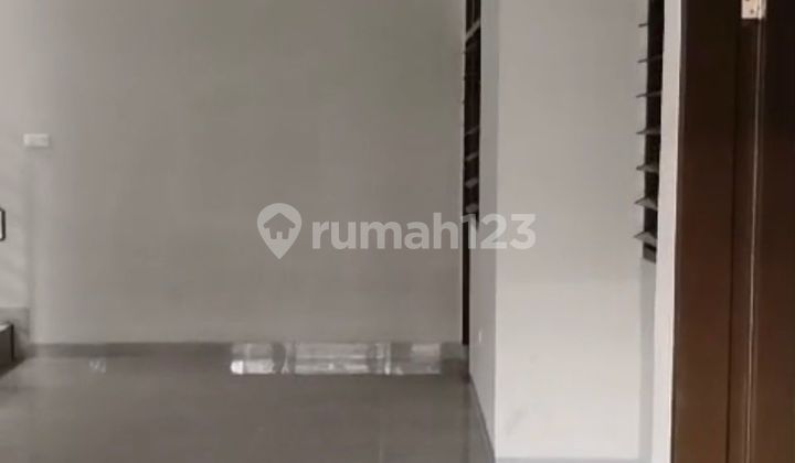 Jual Rumah 2 Lantai Baru Renovasi Siap Huni TKI 1