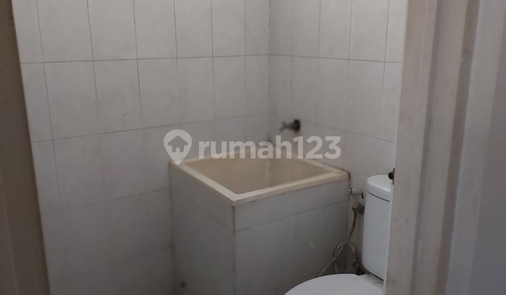 Nice Shop House Ready to Use Strategic Location Suitable for Business 2