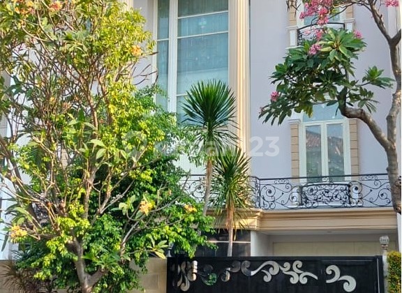 Disewakan Rumah BGM Lokasi Jalan Utama , Kelapa Gading.