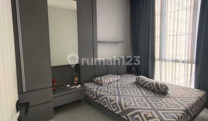 Dijual rumah mewah Hoek 3 Lantai di Gading Elok Barat  2