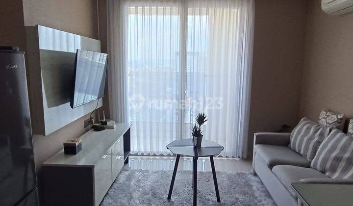 Apartement dengan 3 kamar  living room luas, view bagus, interior bersih dan bagus 1