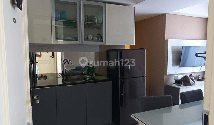 Apartement dengan 3 kamar  living room luas, view bagus, interior bersih dan bagus 2