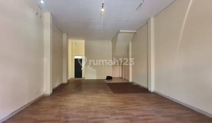 Disewakan Ruko 3 Lantai Tengah.kota 2