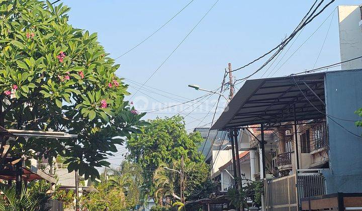 Rumah janur hijau 3 lantai jalan lebar 3 mobil 1