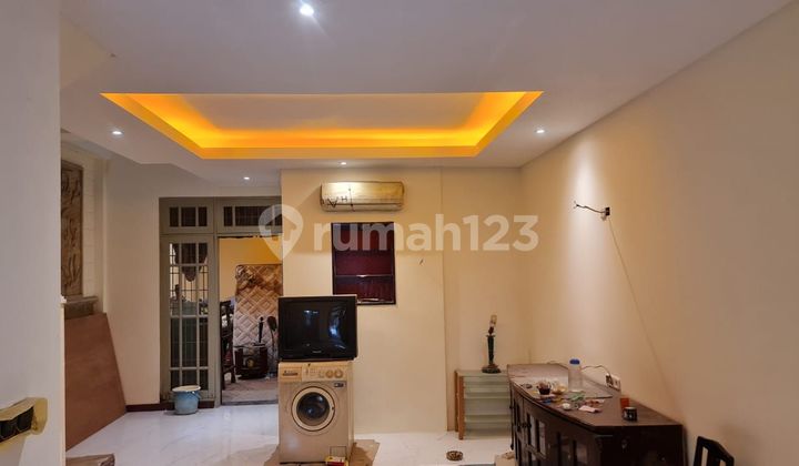 Rumah gading putih lokasi strategis minimalis hadap timur 2