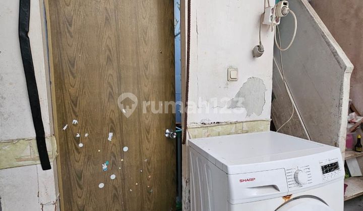 Standard house in Kelapa Molek, Kelapa Gading, strategic location near the market. 2