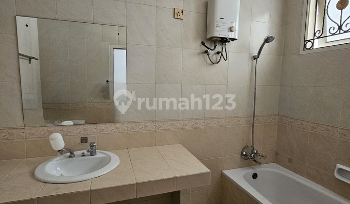 Minimalist House Near Penabur Kelapa Gading School 2