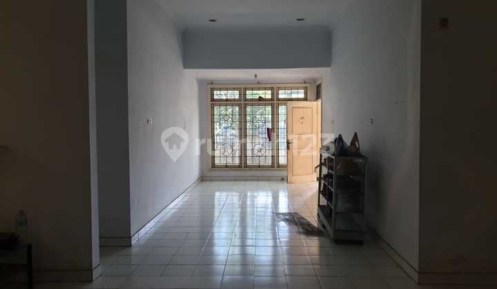 Old House Land Counts for Business on the Highway 2