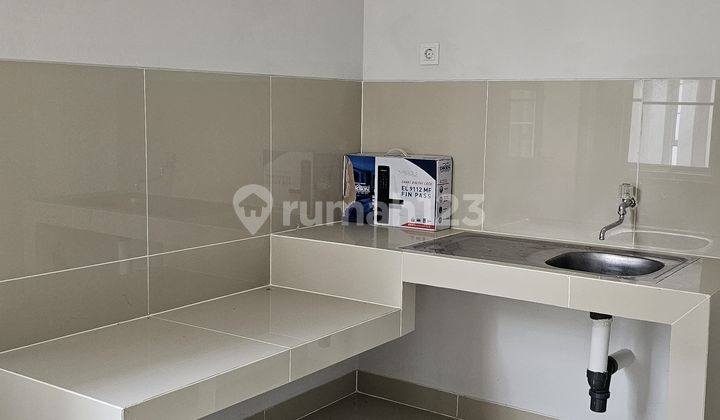 Corner House in Granada Gading Serpong 2