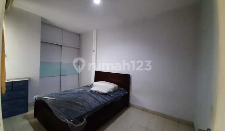 Ready-to-occupy house, strategic location, BSD area. 2