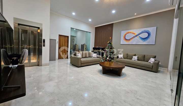 The front cluster at PHG has a private swimming pool, ready to occupy!!! 2