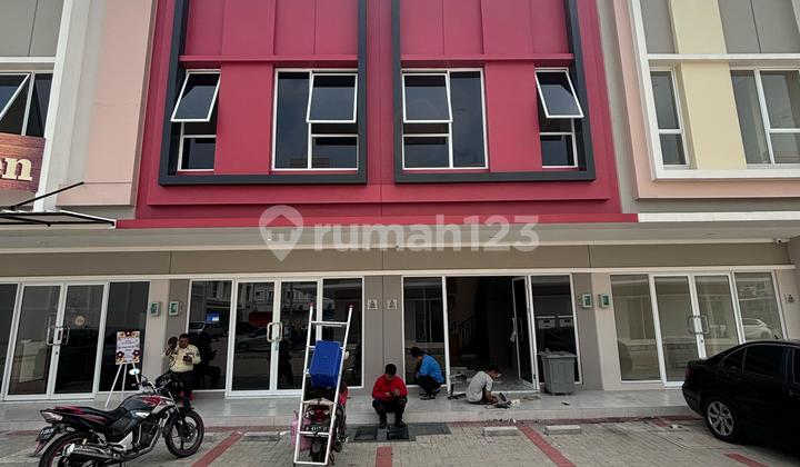 newly built ready-to-use shophouse, close to school, strategic location price/unit 1