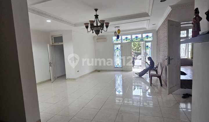 Rumah Siap Huni 2 Lantai Terawat Rapi Bersih Di Gading Kirana