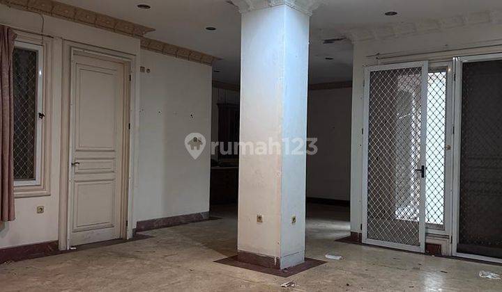 Dijual rumah besar, sangat strategis  Di Sunter Agung 2