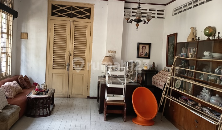 Rumah Tua Yang Harus Renovasi Total Di Area Bisnis Dekat Jalan Utama Rumah Tua Yang Harus Renovasi Total Di Area Bisnis Dekat Jalan Utama